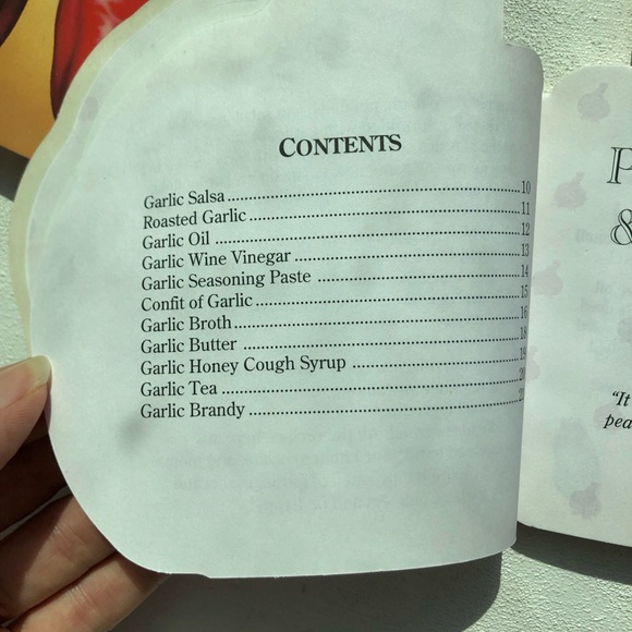 2 cookbooks - Totally Garlic Cookbook & Totally Chile Pepper Cookbook 5” x 5-6” - Picture 11 of 16